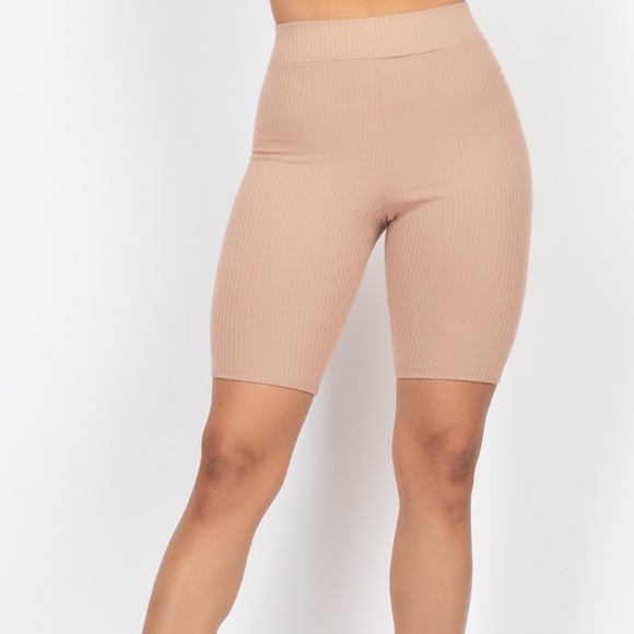 Buttons Scoop Neck Crop Top & Biker Shorts Set - Picture 6 of 6